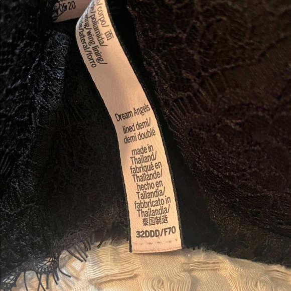 Victoria's Secret 3 bras …2Lace Bra, 1 satin - Picture 3 of 3